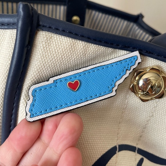 Draper James|| Totes Y’all Tote bag, Leather and canvas bag, With Tennessee Pin - Picture 13 of 13